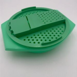 Vintage Tupperware Jadeite Green #786-5 787 Shredder Grater Bowl 2-Piece Set